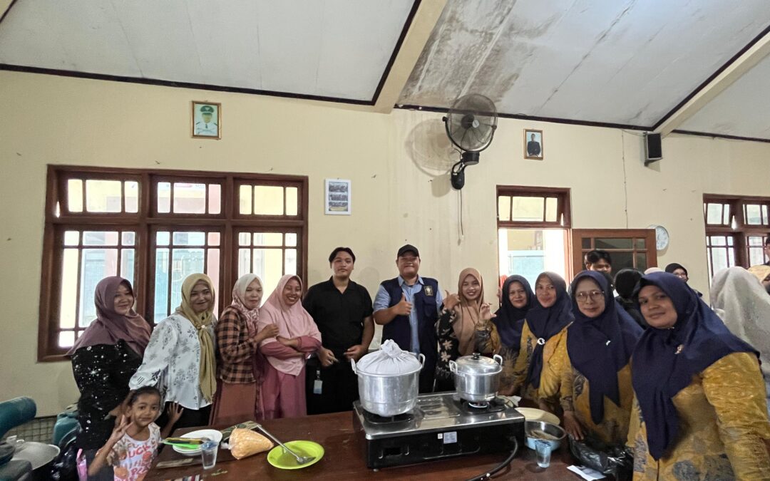 Pelaksanaan Program Diversifikasi Olahan Nila Salin di Desa Turunrejo yang Di hadiri oleh Ibu-ibu PKK