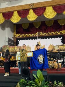 Penghargaan Juara 1 Kepada Noel Arsenio Khen Sitorus