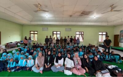 DEMIKAN Hebat Lawan Stunting: Mahasiswa KKN-T 97 UNDIP Edukasi Pentingnya Konsumsi Ikan di SD Unggulan Edi Mancoro
