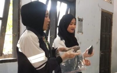 Mahasiswa THP UNDIP Kenalkan Olahan dan Keamanan Hasil Perikanan kepada PKK RW 3 Kauman Kidul