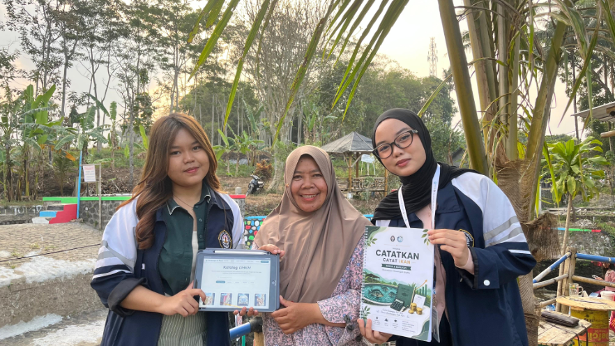 Digitalisasi dan Literasi Keuangan, Dua Langkah KKN-T 96 Menguatkan UMKM Berbasis Potensi Lokal di Tingkir Tengah