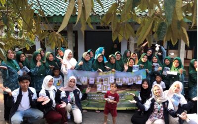Penguatan Ekonomi Kreatif Produk Olahan Perikanan dan Edukasi Gizi Ikan Masyarakat Kelurahan Kauman Kidul Melalui Program KKN-T 98